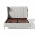 Cama de casal estofada em tecido cinza com cabeceira alta 200 x 160 x 120cm